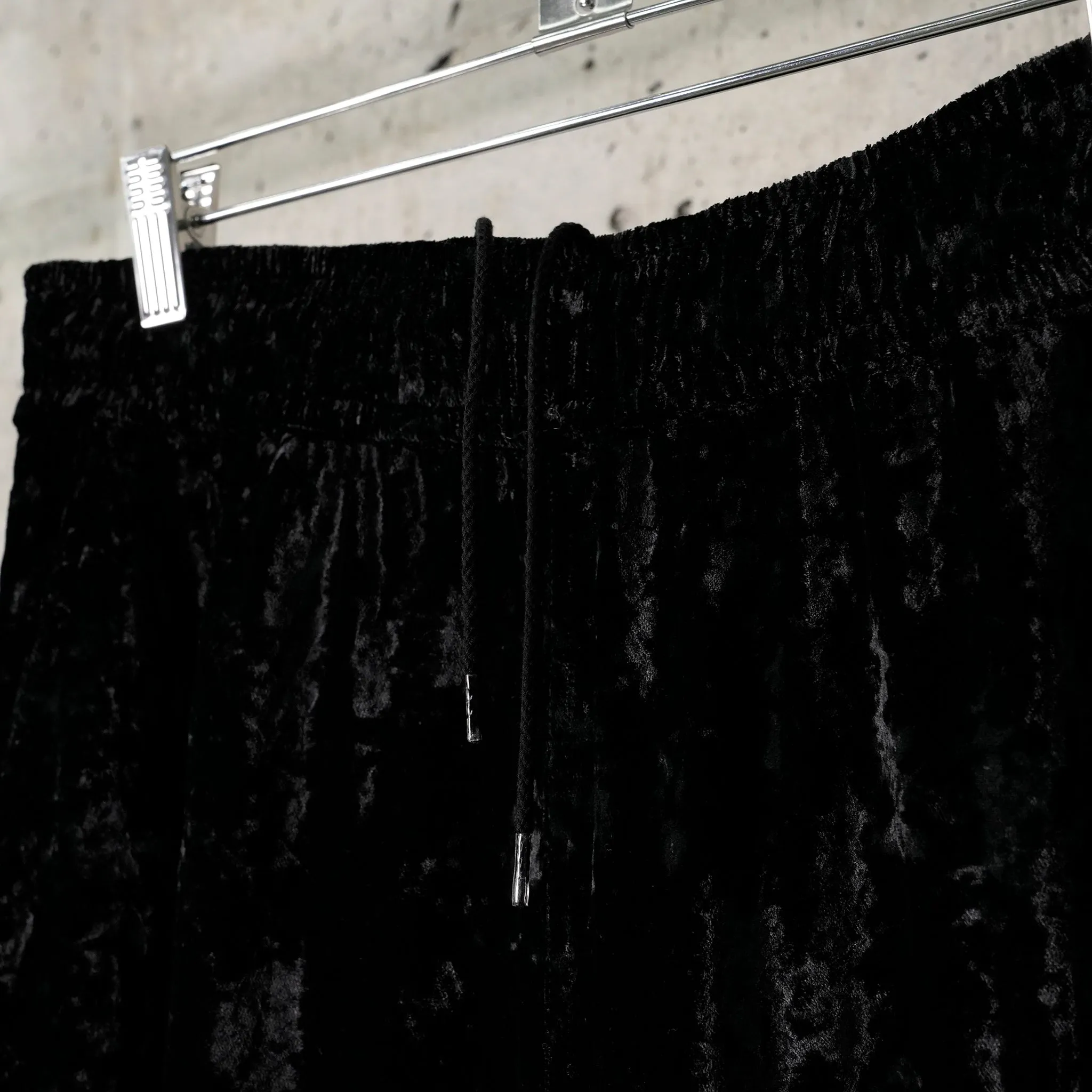 CRUSHED VELVET WIDE PANTS / BLACK